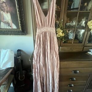 Elegant V-Neck Maxi Dress in Blush Pink